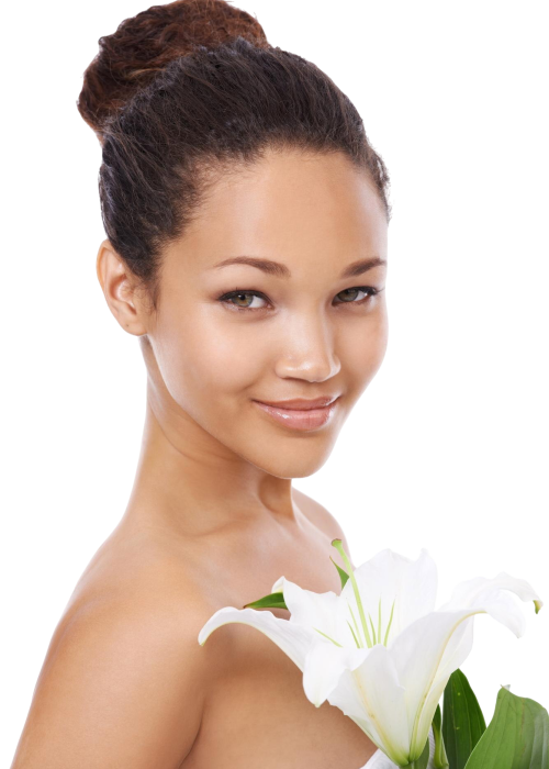 retrato-mujer-cuidado-piel-flores-o-estudio-sonriente-feliz-tratamiento-facial-fondo-blanco-persona-femenina-cara-bienestar-o-cosmeticos-dermatologia-belleza-lujo-o-organico